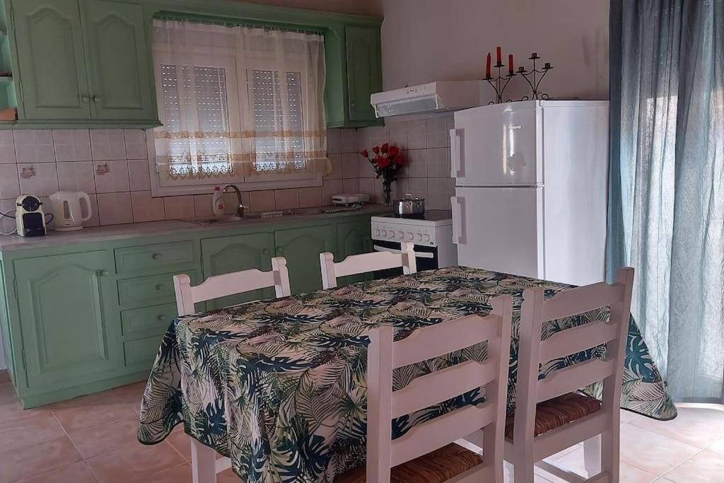 Colorful 2-Bedroom House In Gaios Esterno foto
